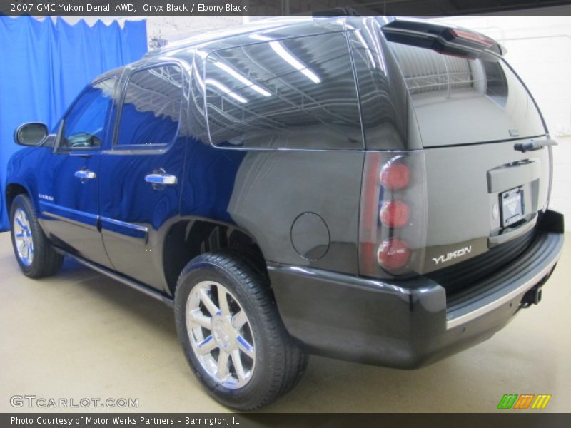 Onyx Black / Ebony Black 2007 GMC Yukon Denali AWD