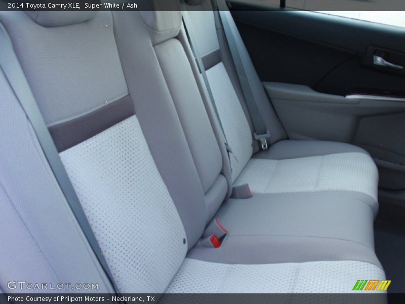 Super White / Ash 2014 Toyota Camry XLE