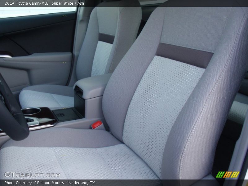 Super White / Ash 2014 Toyota Camry XLE