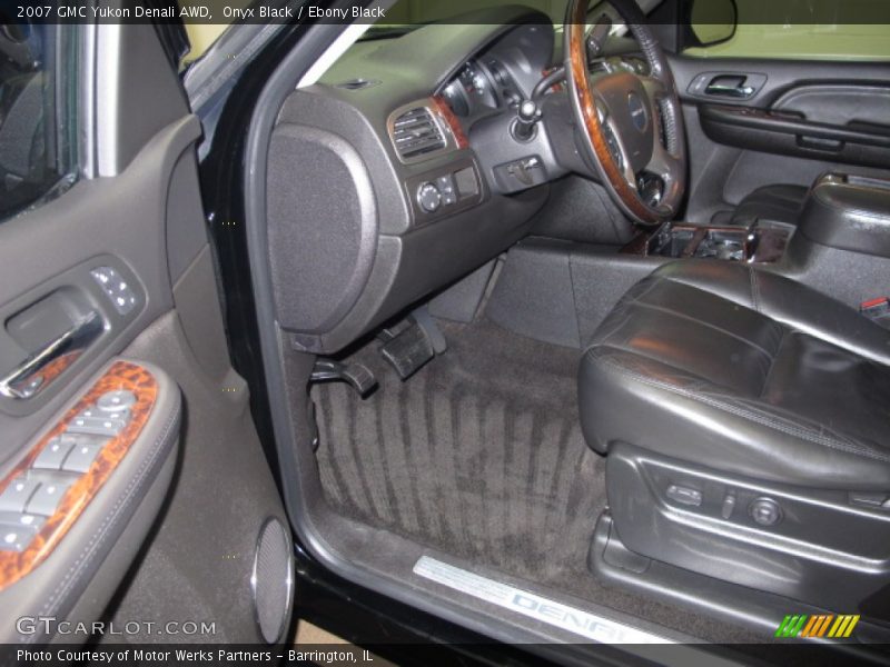 Onyx Black / Ebony Black 2007 GMC Yukon Denali AWD