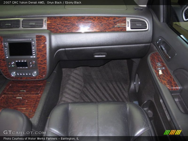 Onyx Black / Ebony Black 2007 GMC Yukon Denali AWD