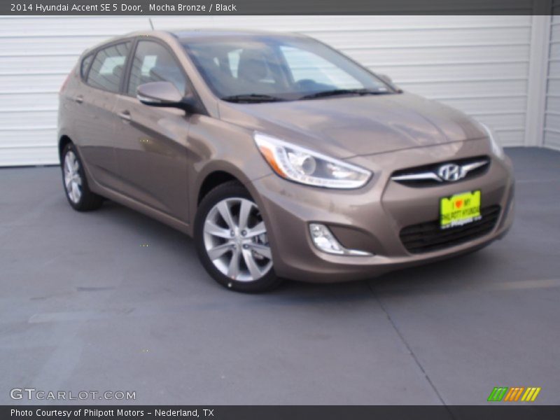 Mocha Bronze / Black 2014 Hyundai Accent SE 5 Door