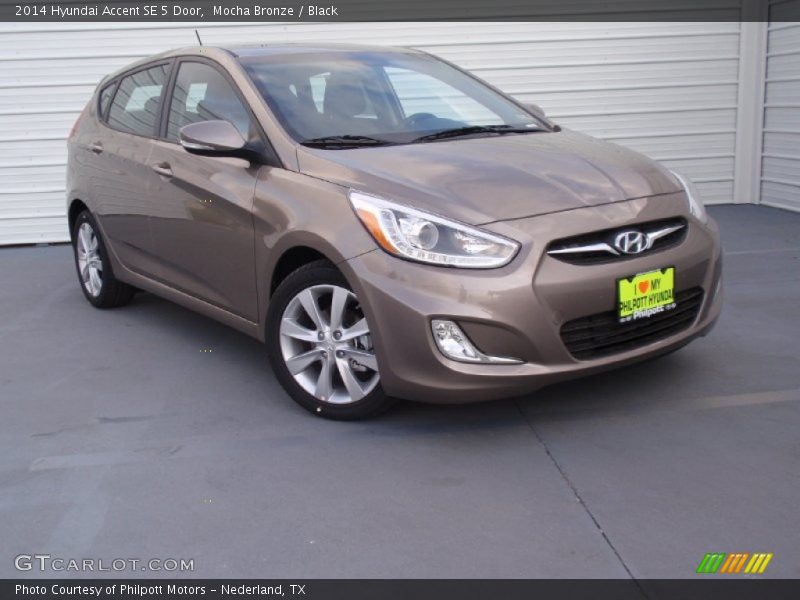 Mocha Bronze / Black 2014 Hyundai Accent SE 5 Door