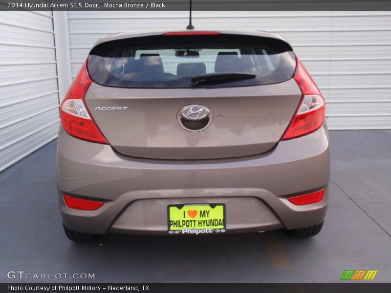 Mocha Bronze / Black 2014 Hyundai Accent SE 5 Door