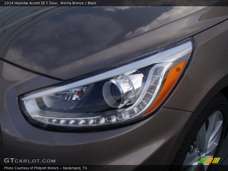 Mocha Bronze / Black 2014 Hyundai Accent SE 5 Door