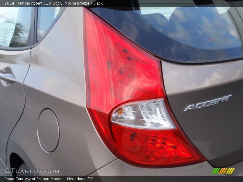 Mocha Bronze / Black 2014 Hyundai Accent SE 5 Door