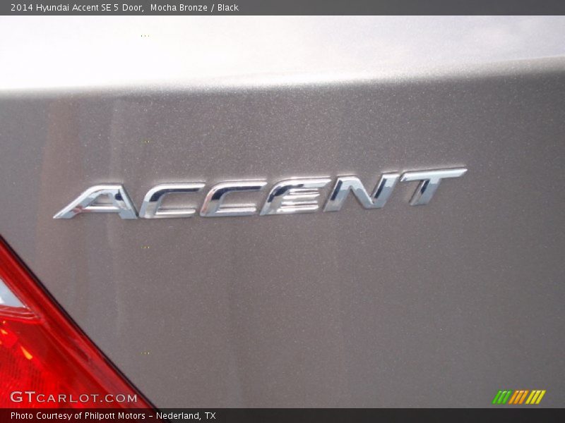Mocha Bronze / Black 2014 Hyundai Accent SE 5 Door