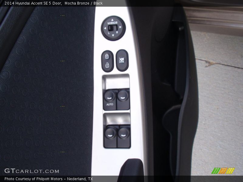 Mocha Bronze / Black 2014 Hyundai Accent SE 5 Door