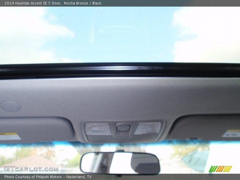 Mocha Bronze / Black 2014 Hyundai Accent SE 5 Door