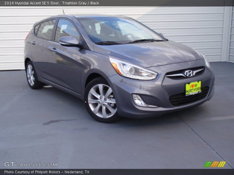 Triathlon Gray / Black 2014 Hyundai Accent SE 5 Door