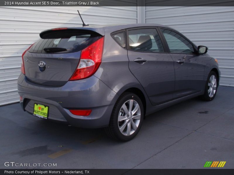Triathlon Gray / Black 2014 Hyundai Accent SE 5 Door