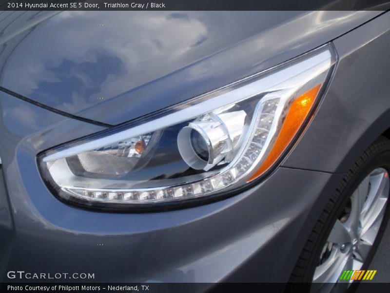 Triathlon Gray / Black 2014 Hyundai Accent SE 5 Door