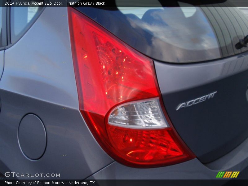 Triathlon Gray / Black 2014 Hyundai Accent SE 5 Door