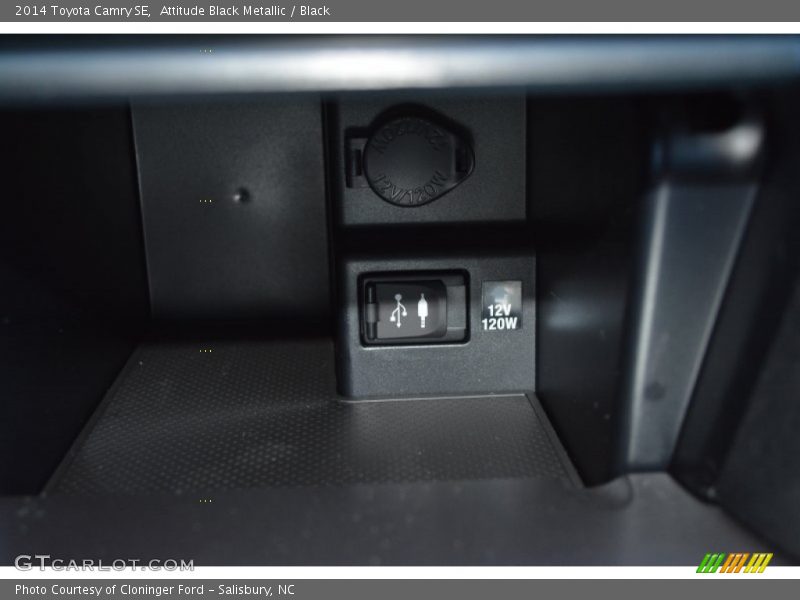 Attitude Black Metallic / Black 2014 Toyota Camry SE