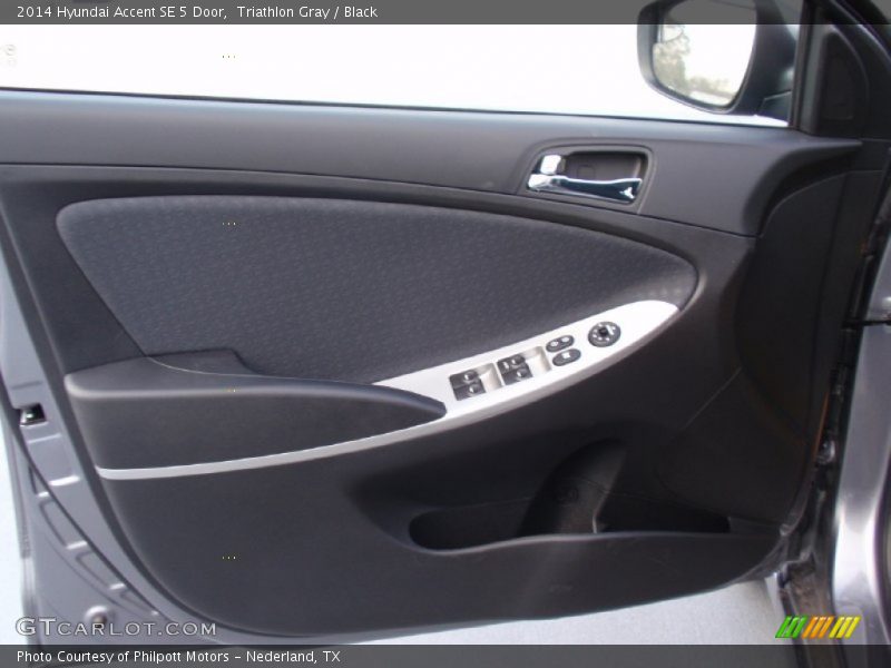 Triathlon Gray / Black 2014 Hyundai Accent SE 5 Door