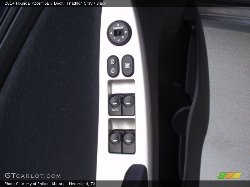 Triathlon Gray / Black 2014 Hyundai Accent SE 5 Door