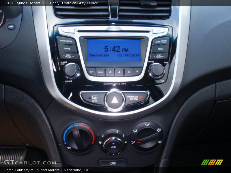 Triathlon Gray / Black 2014 Hyundai Accent SE 5 Door