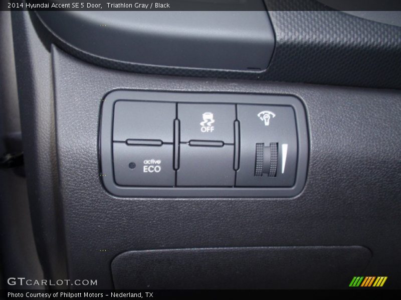 Triathlon Gray / Black 2014 Hyundai Accent SE 5 Door