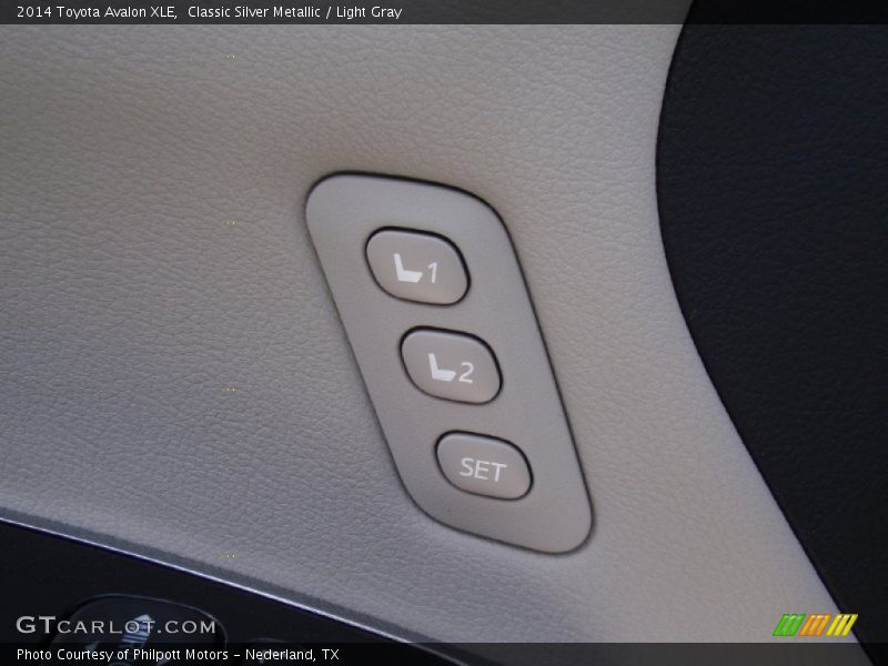 Classic Silver Metallic / Light Gray 2014 Toyota Avalon XLE