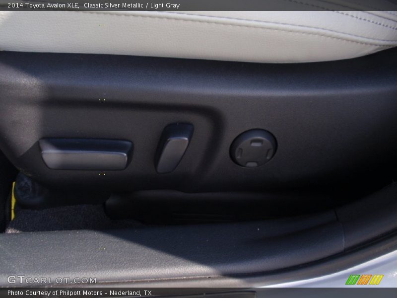 Classic Silver Metallic / Light Gray 2014 Toyota Avalon XLE