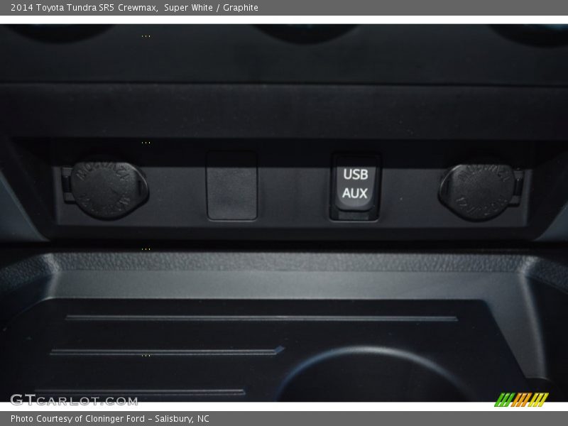 Super White / Graphite 2014 Toyota Tundra SR5 Crewmax