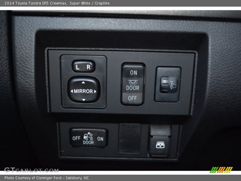 Super White / Graphite 2014 Toyota Tundra SR5 Crewmax