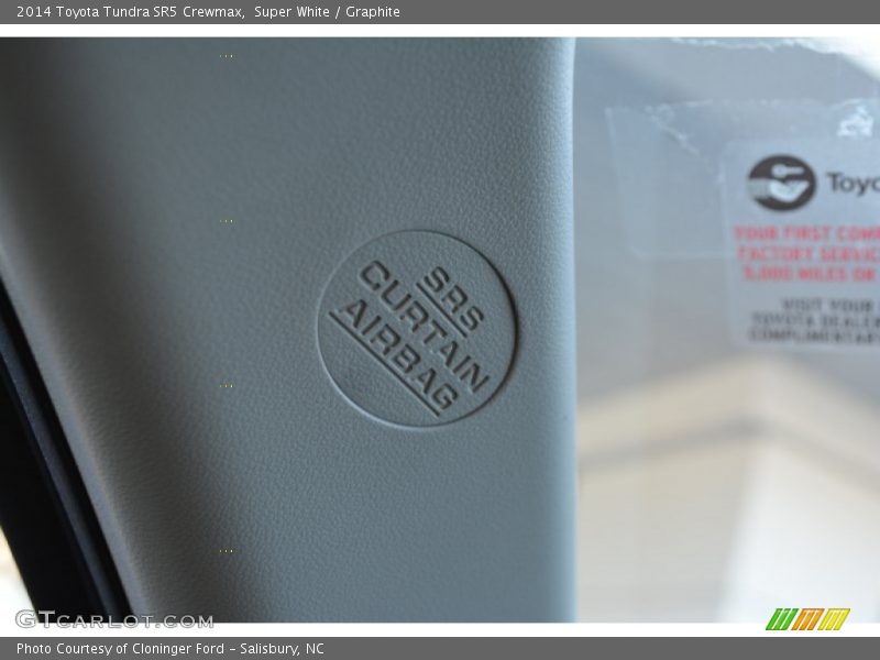Super White / Graphite 2014 Toyota Tundra SR5 Crewmax