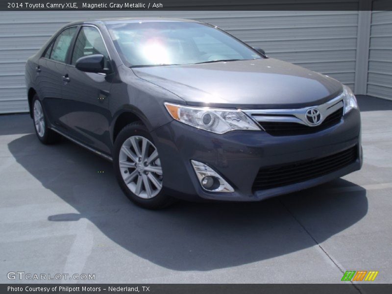 Magnetic Gray Metallic / Ash 2014 Toyota Camry XLE