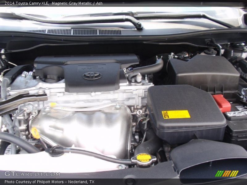 Magnetic Gray Metallic / Ash 2014 Toyota Camry XLE