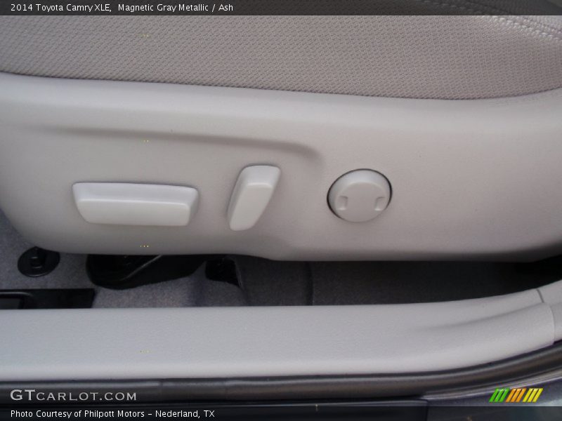Magnetic Gray Metallic / Ash 2014 Toyota Camry XLE