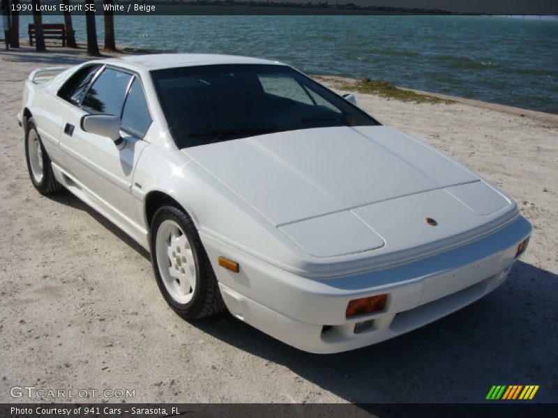 Front 3/4 View of 1990 Esprit SE