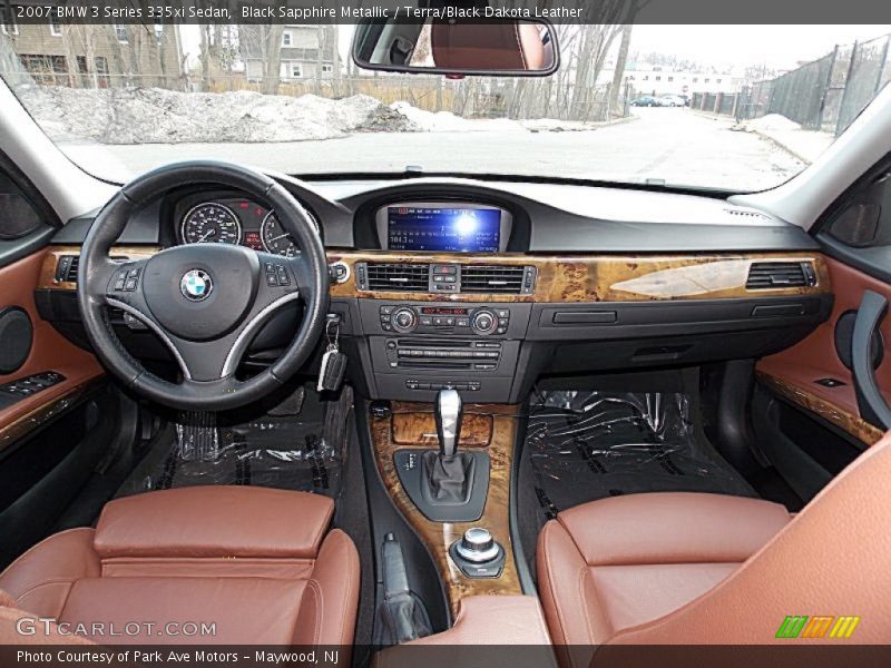 Dashboard of 2007 3 Series 335xi Sedan
