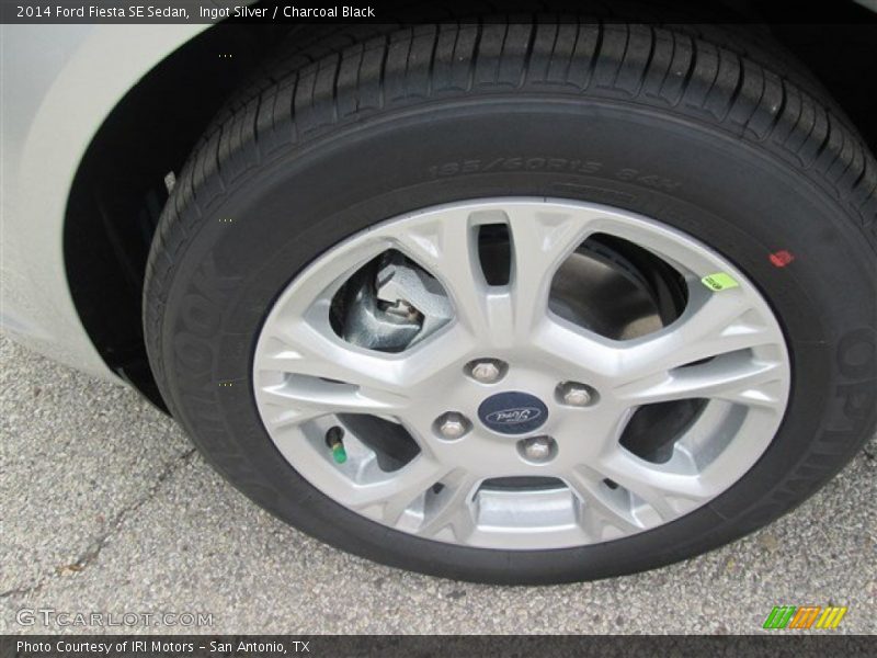 Ingot Silver / Charcoal Black 2014 Ford Fiesta SE Sedan