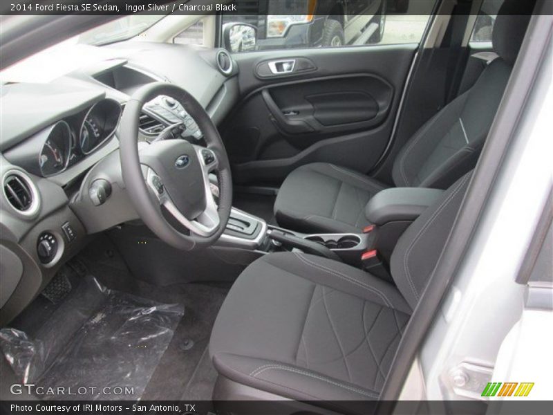 Ingot Silver / Charcoal Black 2014 Ford Fiesta SE Sedan