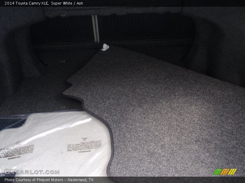 Super White / Ash 2014 Toyota Camry XLE