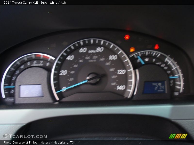 Super White / Ash 2014 Toyota Camry XLE