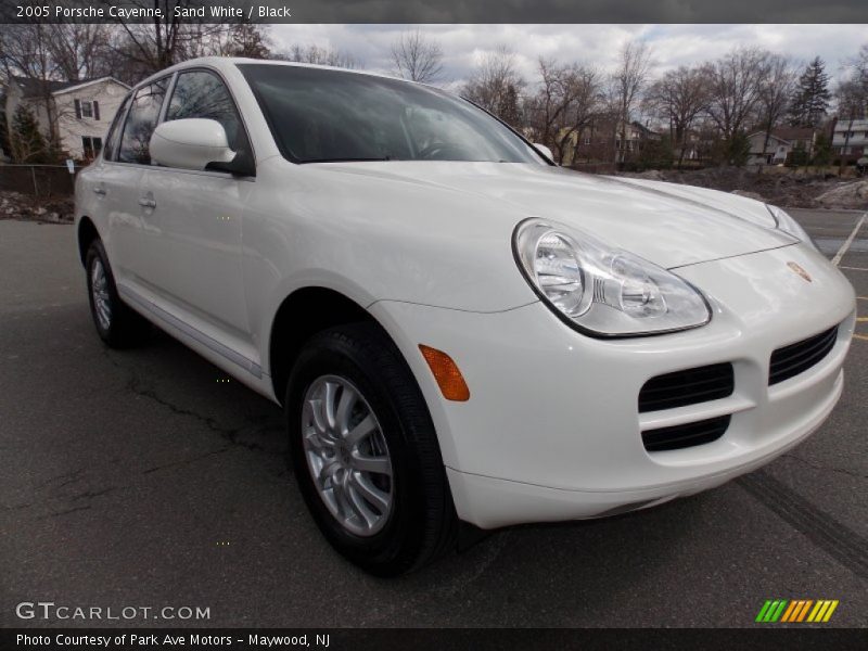 Front 3/4 View of 2005 Cayenne 