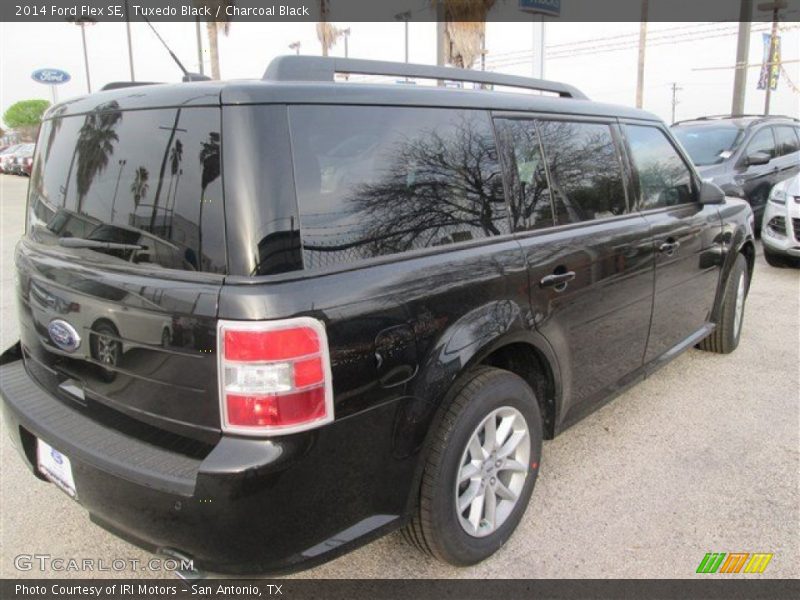 Tuxedo Black / Charcoal Black 2014 Ford Flex SE