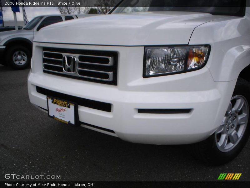 White / Olive 2006 Honda Ridgeline RTS