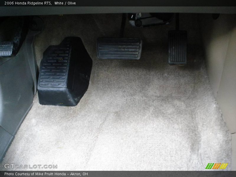 White / Olive 2006 Honda Ridgeline RTS
