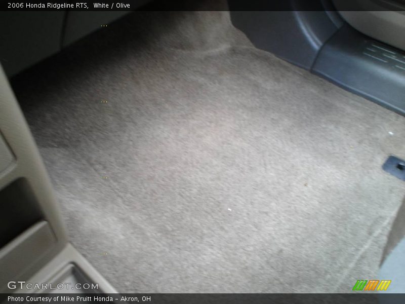 White / Olive 2006 Honda Ridgeline RTS