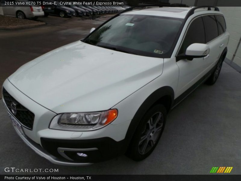 Front 3/4 View of 2015 XC70 T5 Drive-E