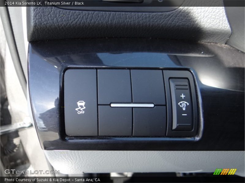 Titanium Silver / Black 2014 Kia Sorento LX
