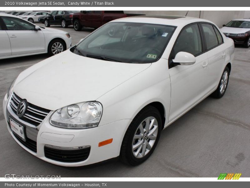 Candy White / Titan Black 2010 Volkswagen Jetta SE Sedan