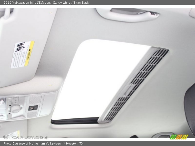 Candy White / Titan Black 2010 Volkswagen Jetta SE Sedan