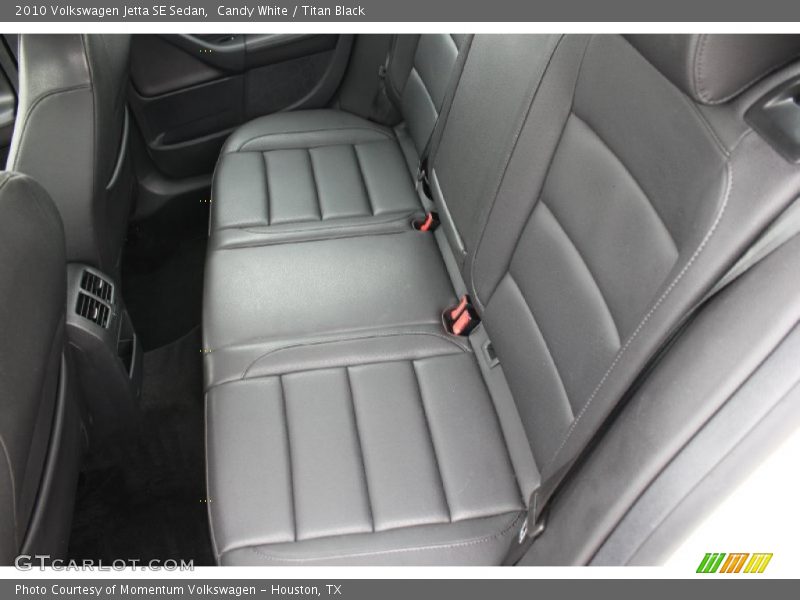 Candy White / Titan Black 2010 Volkswagen Jetta SE Sedan