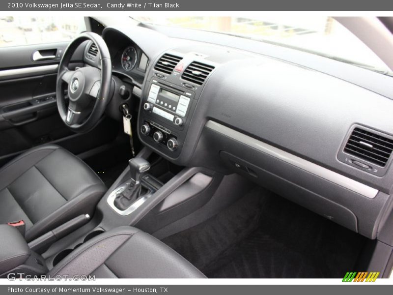 Candy White / Titan Black 2010 Volkswagen Jetta SE Sedan