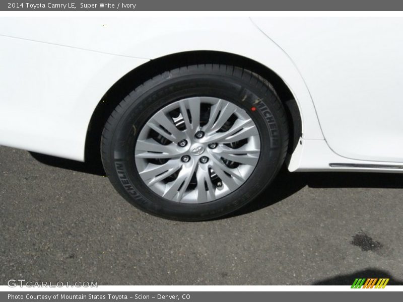 Super White / Ivory 2014 Toyota Camry LE