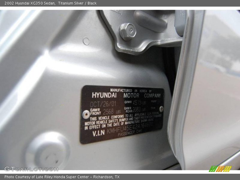Titanium Silver / Black 2002 Hyundai XG350 Sedan