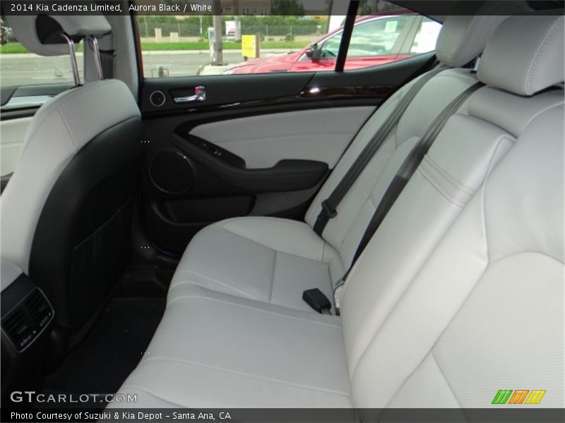 Rear Seat of 2014 Cadenza Limited